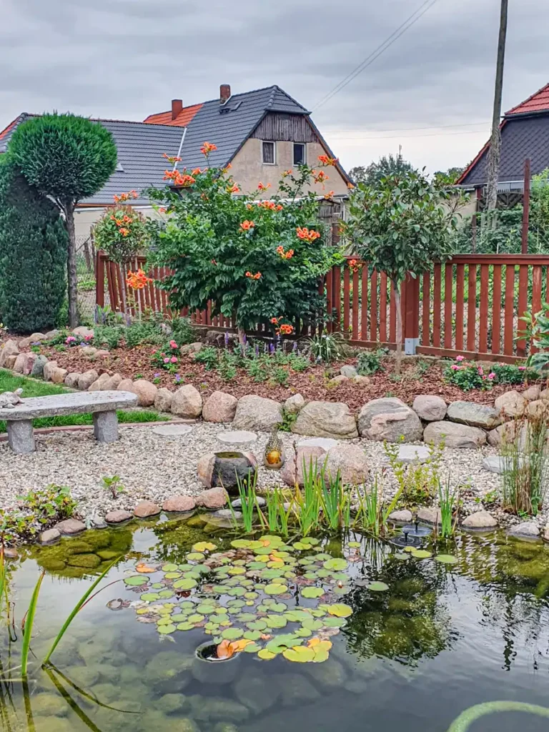 rundum Galabau GmbH – Professionell gestalteter Gartenteich
