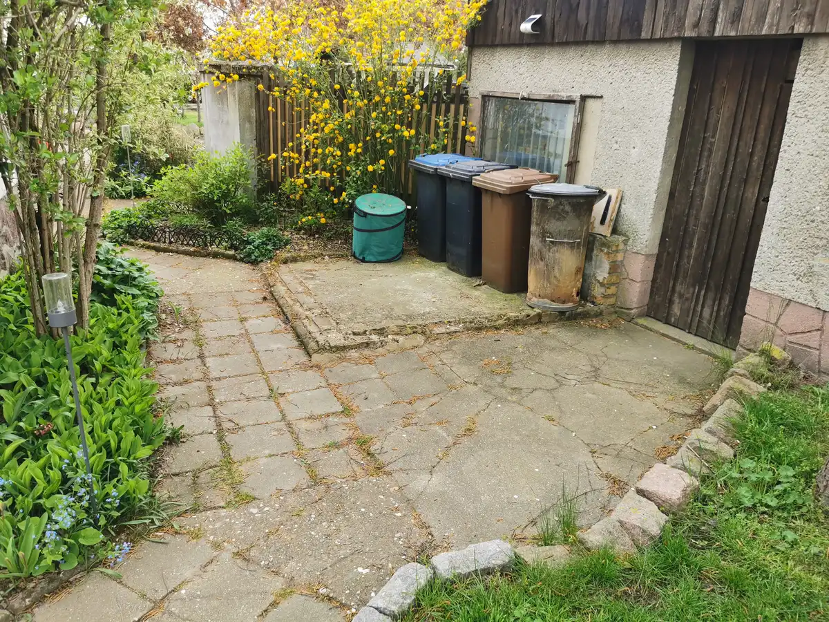 rundum Galabau GmbH – Vor dem Anlegen und Pflastern von Wegen