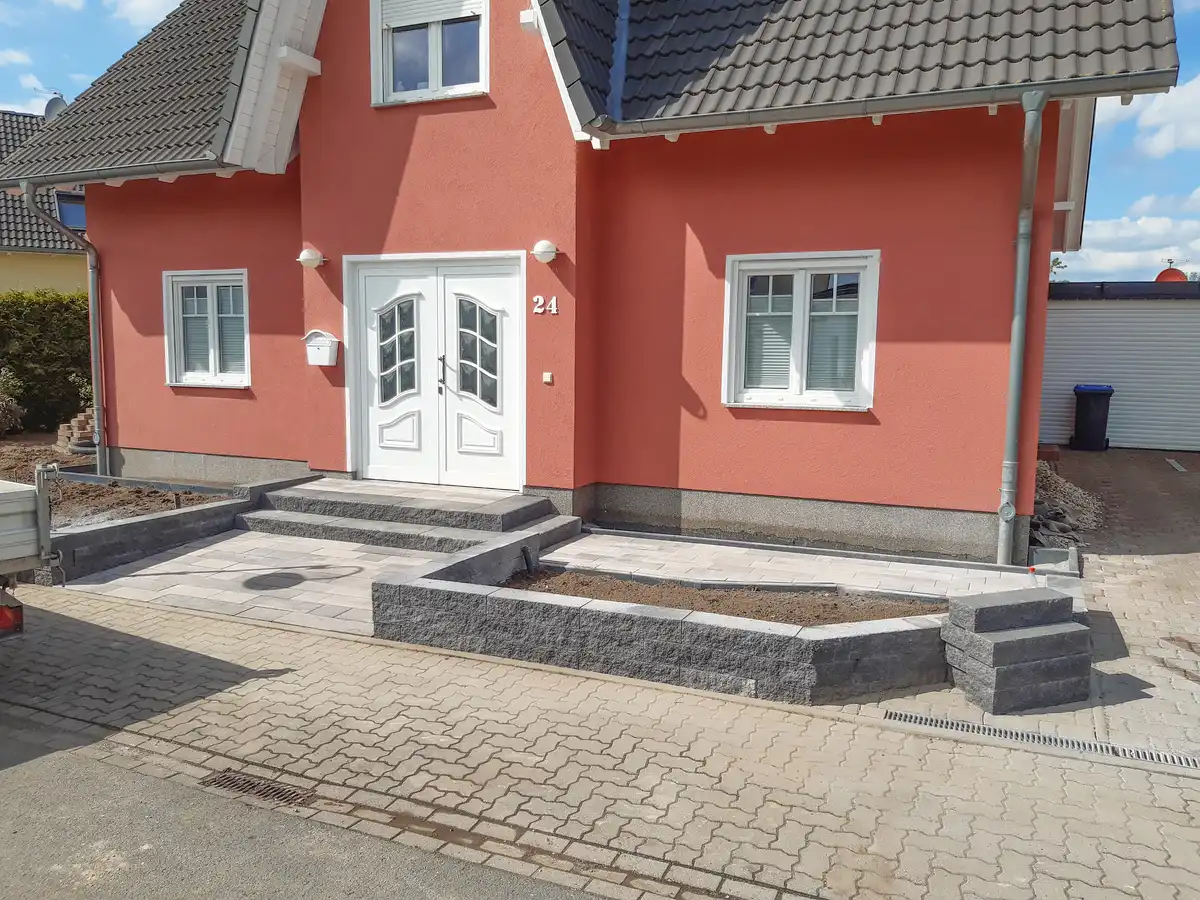 rundum Galabau GmbH – Vorgarten anlegen mit Beet – Garten- und Landschaftsbau