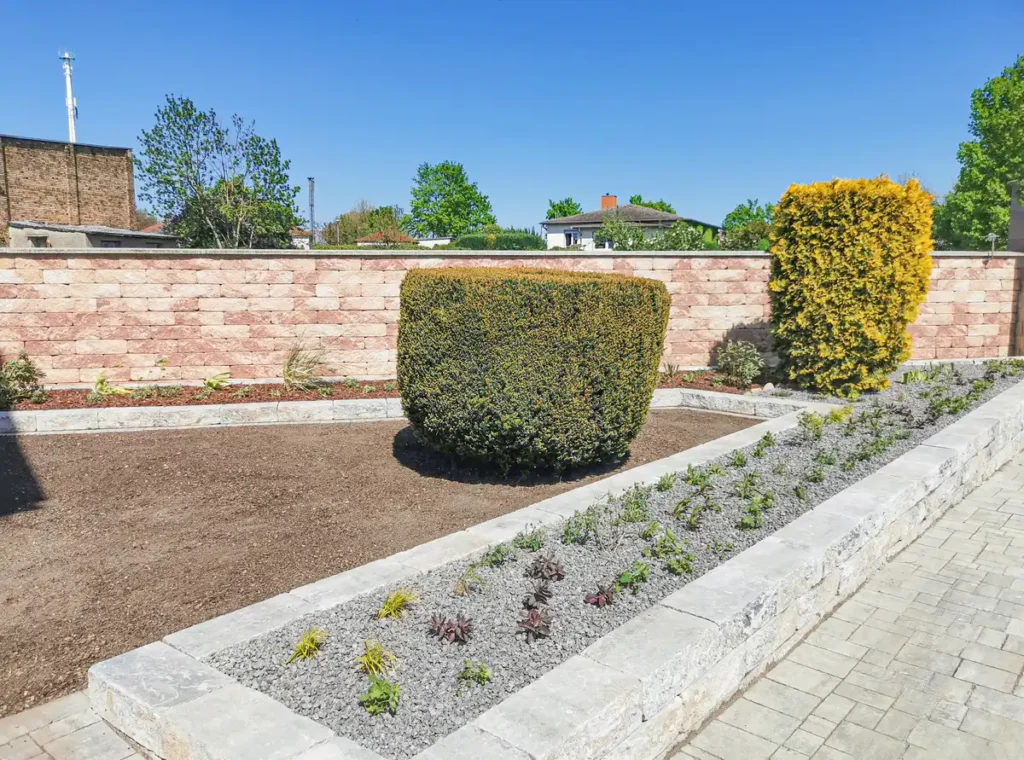 rundum Galabau GmbH – Professionelles Anlegen eines Beets mit abgestimmter Bepflanzung